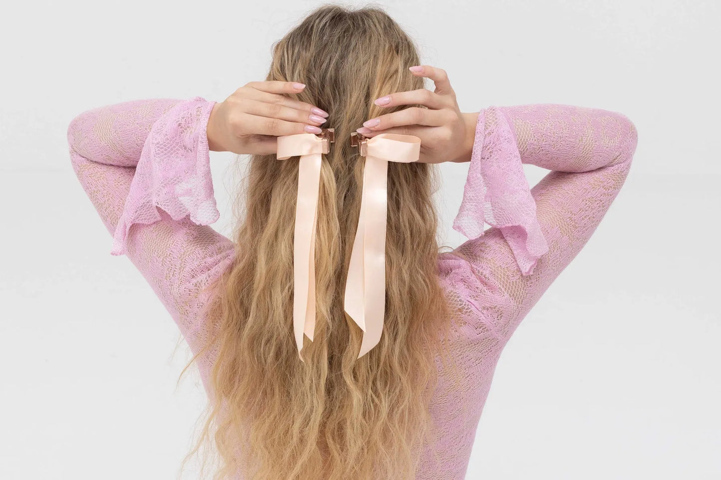 The Emilia™ Bow - Magnetic Hair Clip